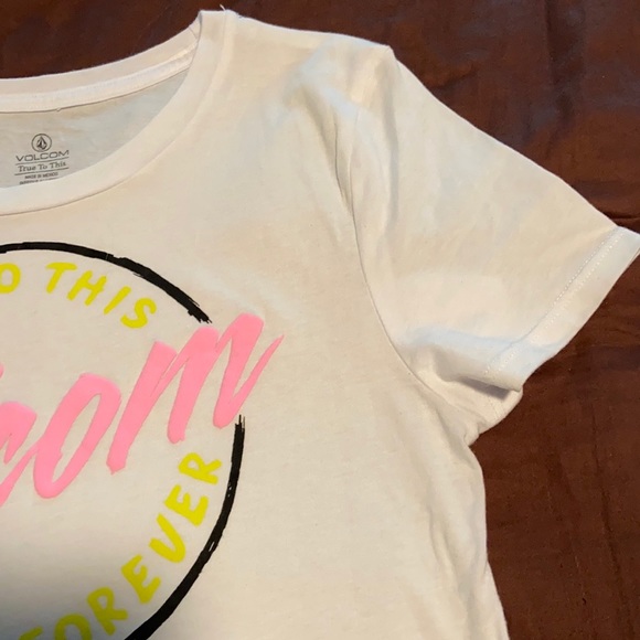 Women’s Crewneck by Volcom Brand.  NWT! - Picture 5 of 16